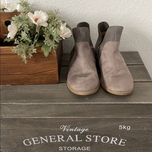 American Eagle Gray Suede Ankle Boots (6.5) - Picture 2 of 9